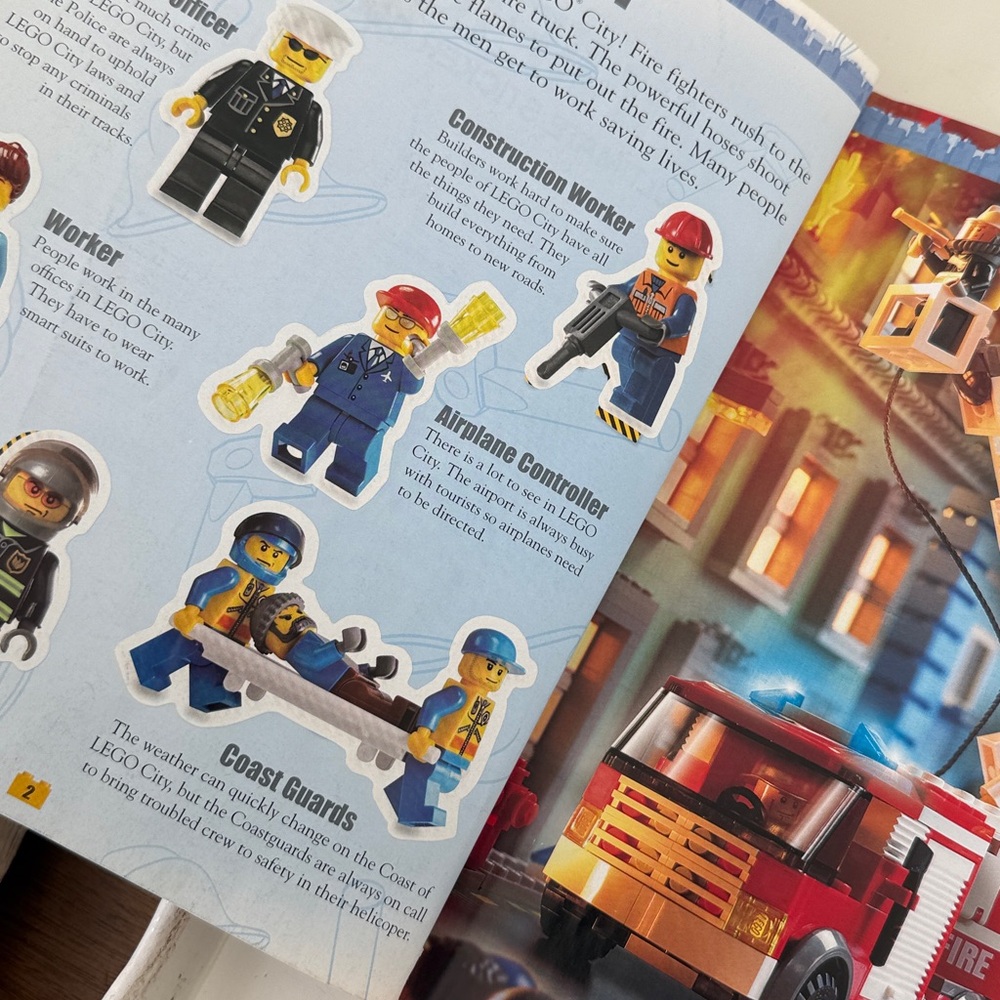 Lego MiniFigure Ultimate Sticker Collection Book - 2010 - Picture 4 of 16